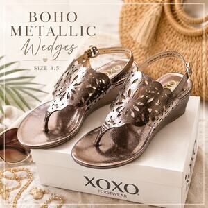XOXO Pewter Metallic Laser Cut Wedge Sandals Size 8.5 Floral Cutout Slingback